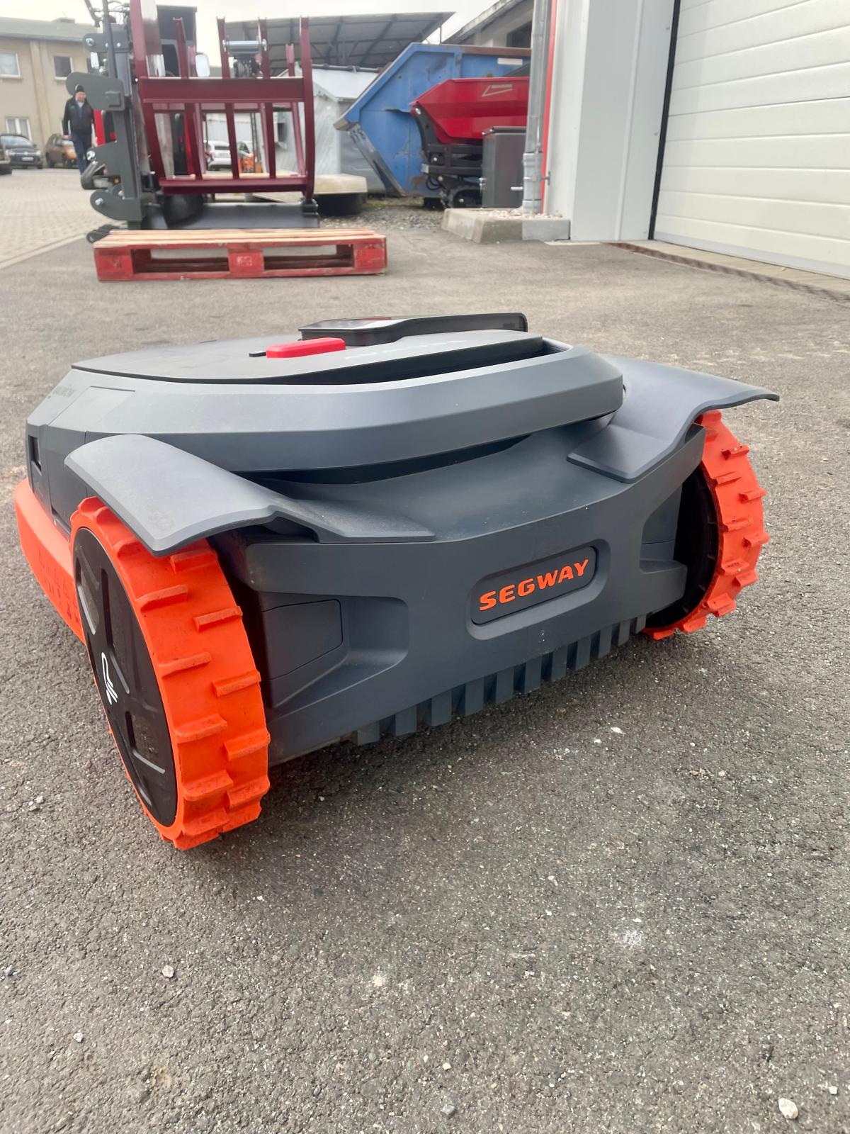 SEGWAY Navimow X330E Robotic Mower (wire-free setup)